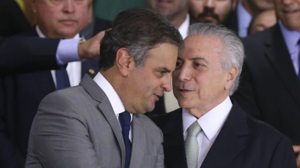 Aécio Neves e Michel Temer têm  conversado sobre como acomodar o PSDB no governo. | Valter Campanato/Agência Brasil