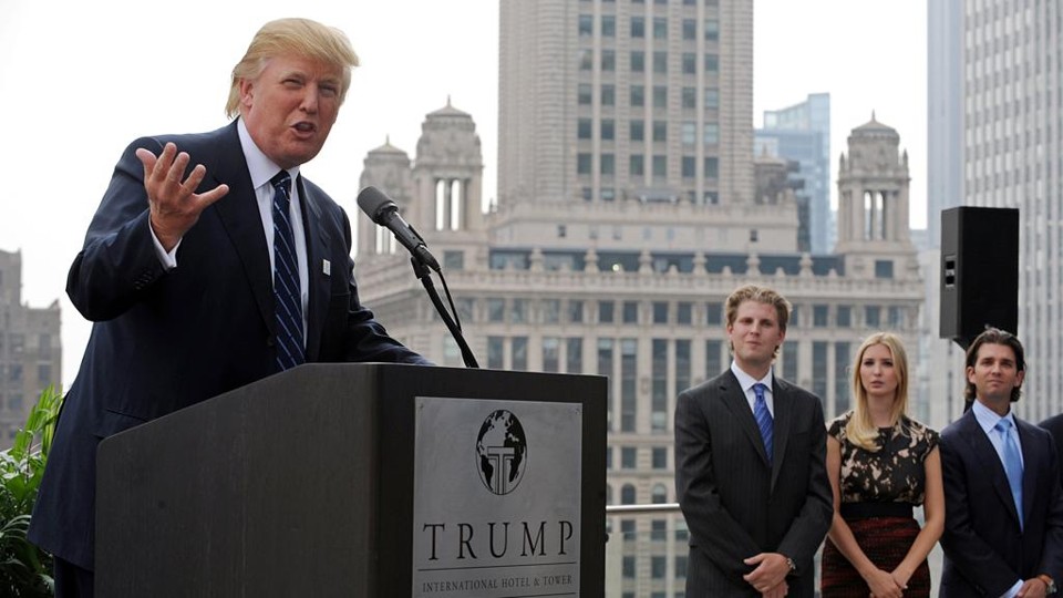 Trump falou à imprensa nesta quarta-feira (11) , pela primeira vez em seis meses | AFP PHOTO/Amanda Rivkin