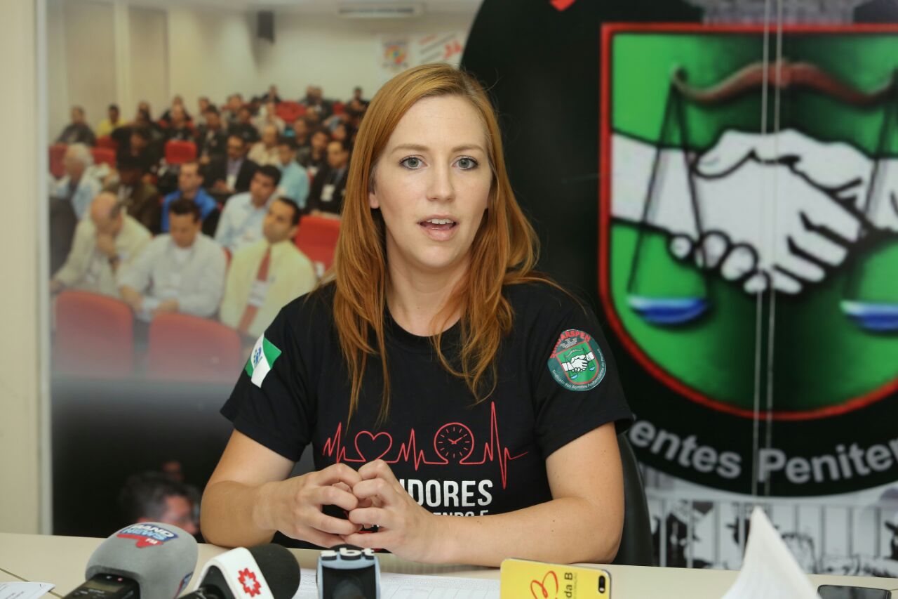 Petruska Niclevisk Sviercoski, presidente do Sindarspen, afirma que a rebelião de domngo em Piraquara poderia ter sido contida. | Giuliano Gomes/Tribuna do Paraná