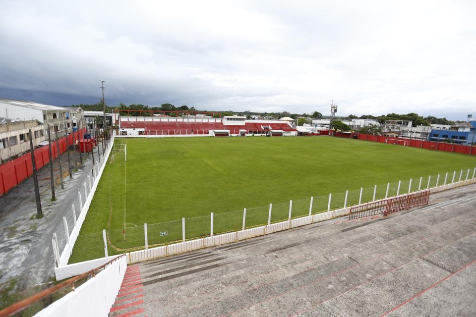 Gramado do stádio Nelson Medrado Dias, a Estradinha, foi criticado por técnico atleticano | Henry Milleo/Gazeta do Povo