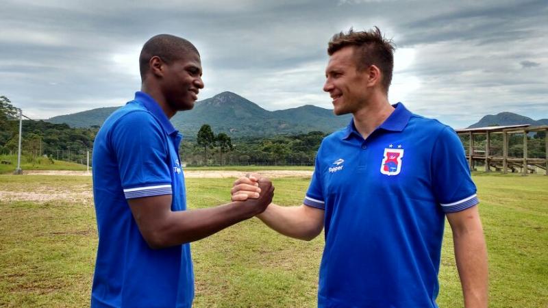 Eduardo Brock (direita) ao lado de Bruno Cantanhede. Os dois últimos reforços confirmados. | Divulgação/Paraná Clube