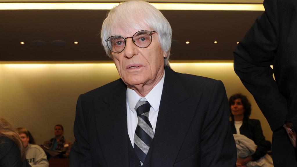 Bernie Ecclestone admitiu que será uma figura decorativa no mundo da F1: presidente de honra. | Christof Stache/AFP