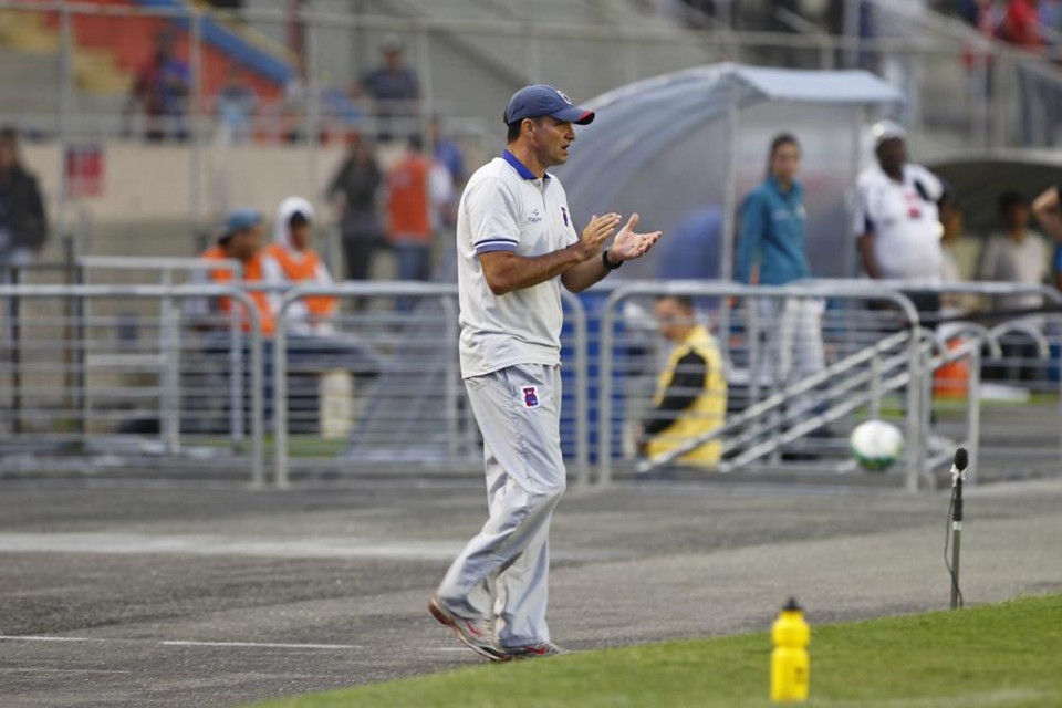 O técnico Wagner Lopes estreou no comando do Paraná. | Antônio More/Gazeta do Povo