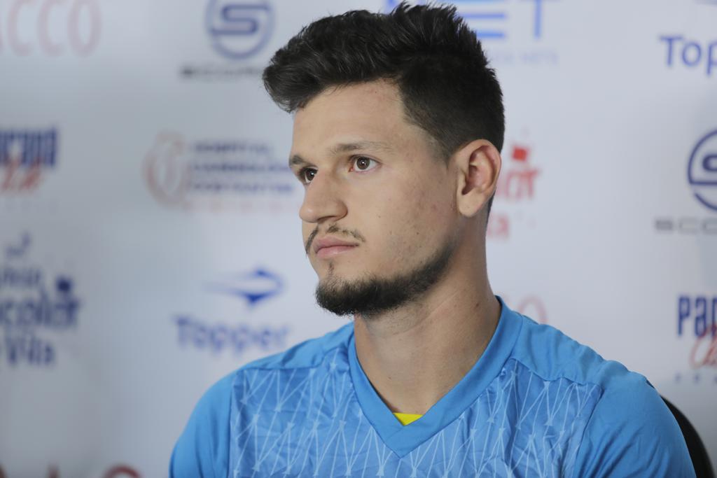 Zagueiro Alisson cobra salários e outros direitos do Paraná. | Lineu Filho/Gazeta do Povo