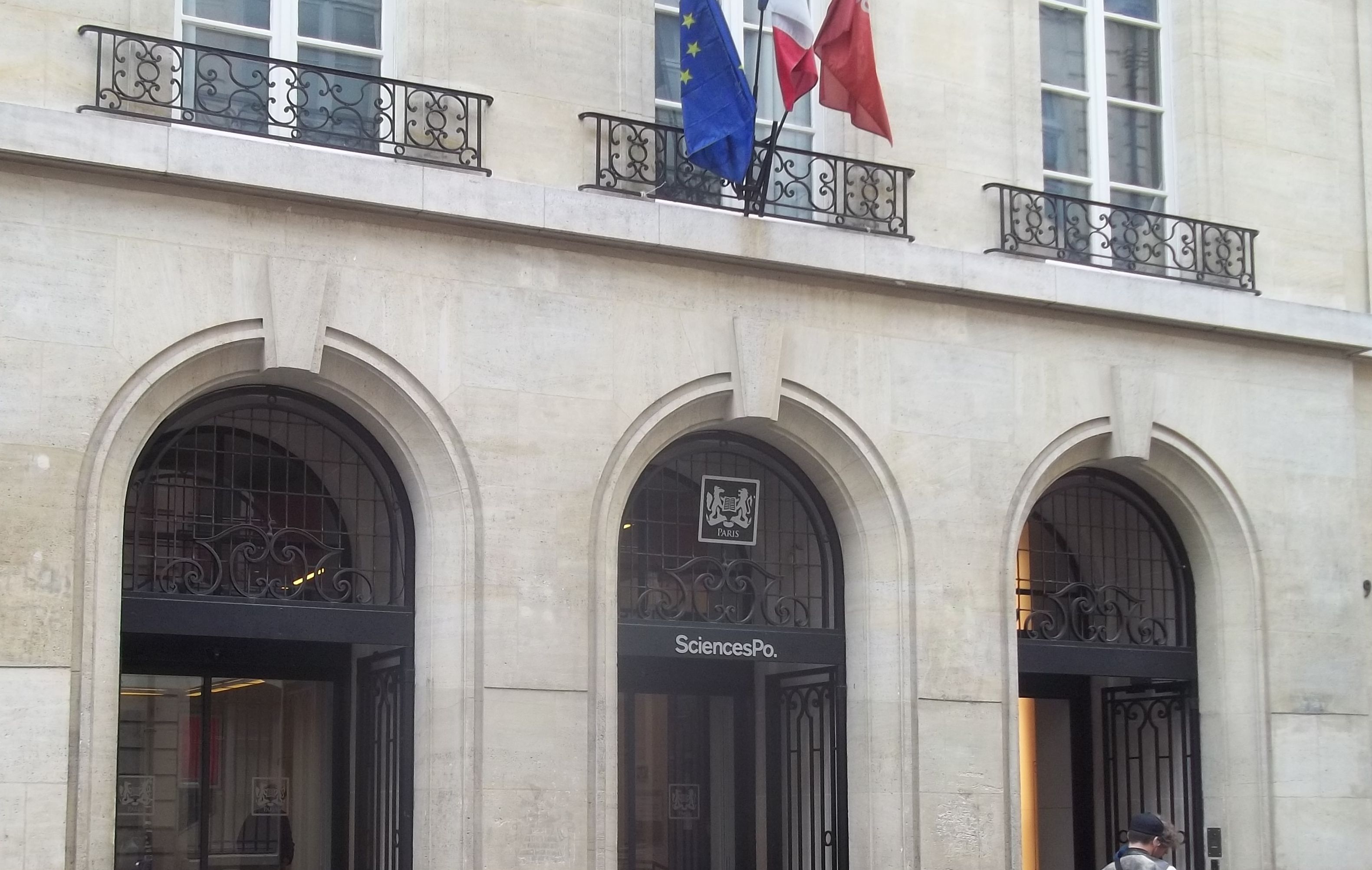 Entrada do Instituto de Estudos Políticos de Paris | Wikipedia/