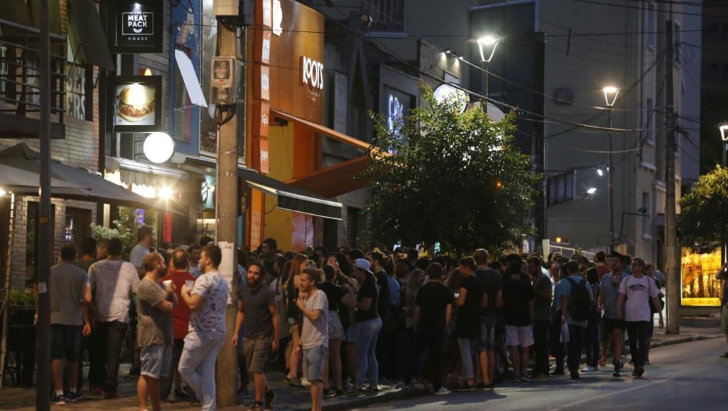 Bares na Vicente Machado: via foi alvo de fiscalização na semana passada | Hugo Harada/Gazeta do Povo