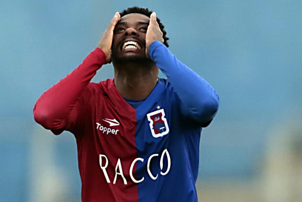 Racco estampou espaço nobre na camisa do Paraná em 2016. | Albari Rosa/Gazeta do Povo