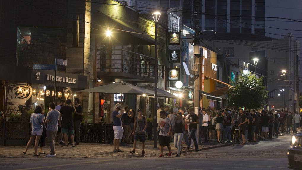 Rua Vicente Machado foi uma das primeiras a ser fiscalizadas pela operação “Balada Protegida” | Hugo Harada/Gazeta do Povo