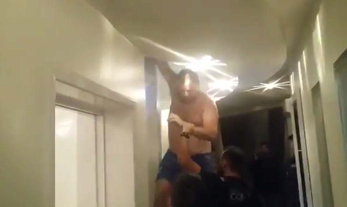 Gilberto Dranka tentou se esconder no forro de casa. | Reprodução/SESP