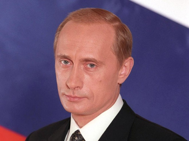 Valdimir Putin em seu primeiro retrato oficial, quando assumiu a presidência da Rússia em 2000. | Divulgação