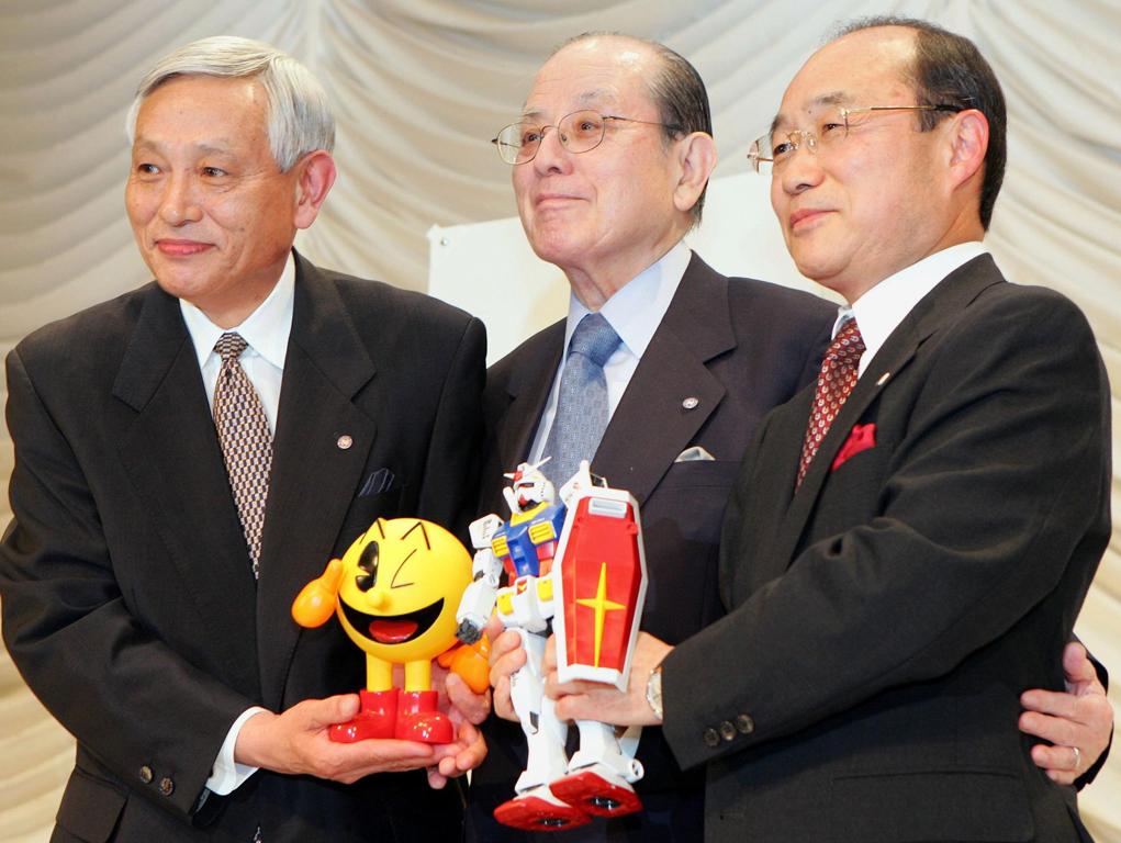 Nakamura, no centro, fundou a empresa em 1955 | Kazuhiro Nogi/AFP