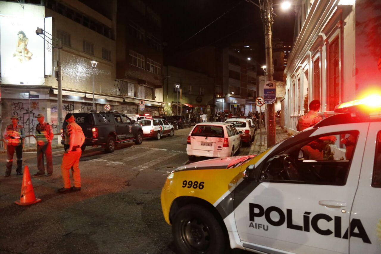 Fiscalização na Rua Trajano Reis nesta terça (17) | Pedro Serapio/Gazeta do Povo