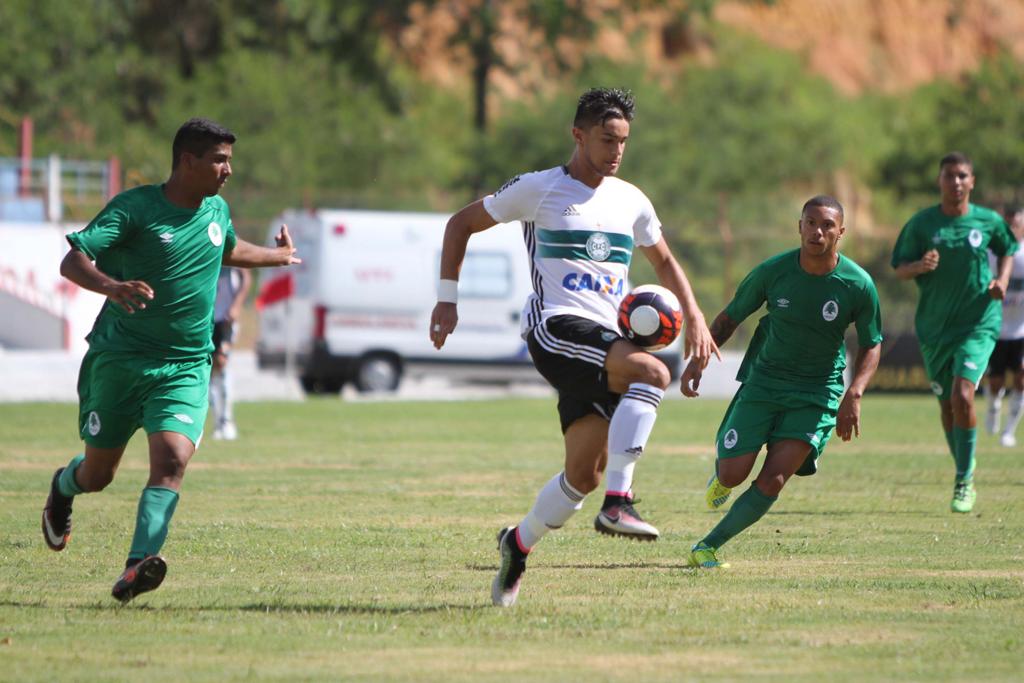 Coritiba conseguiu a vitória na estreia da Copinha 2017. | Jefferson Martins/Estadão Conteúdo