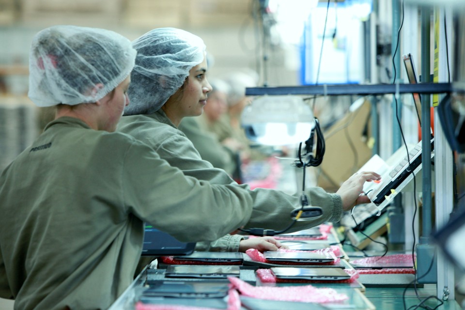 Com plano de cargos e salários, dois trabalhadores que exercem a mesma função podem receber salários diferentes. | Fernando Dias/Positivo Informática