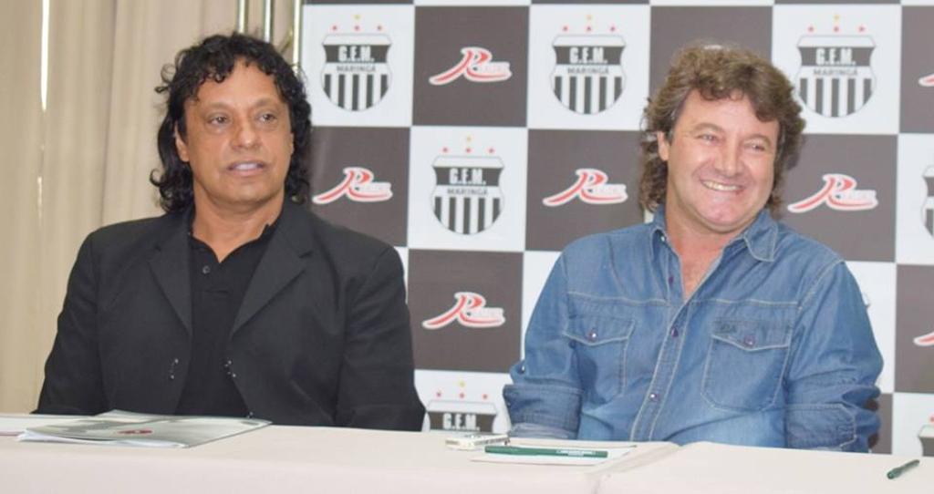 Aurélio Almeida, a esquerda, ao lado do técnico Tupãzinho. | Reprodução/Facebook