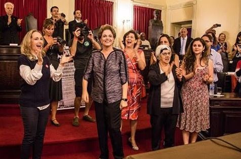 Imagem de um segundo ato favorável à Dilma Rousseff, realizado na UFRJ em 24 de outubro de 2016, já depois do impeachment | Reprodução/You Tube