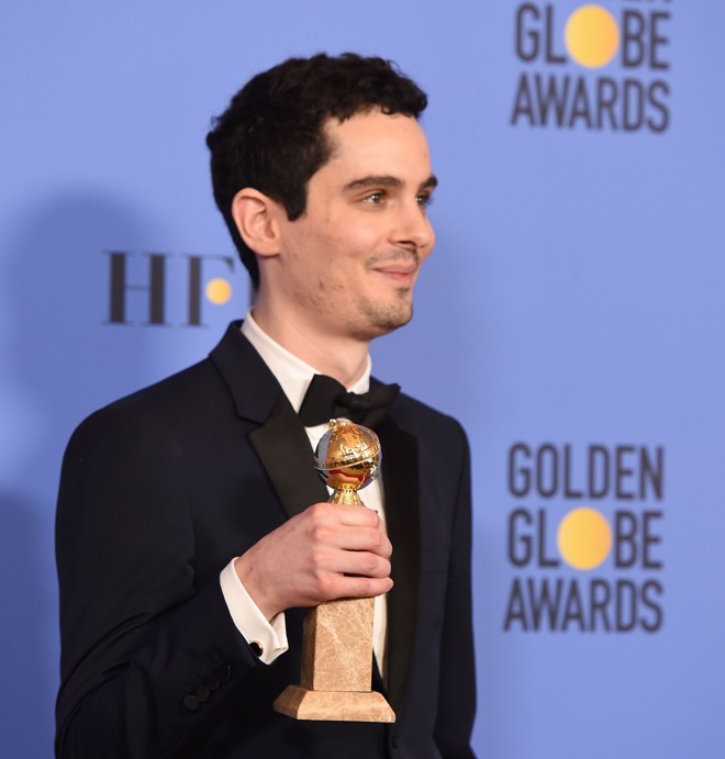 Damien Chazelle, vencedor dos prêmios de melhor diretor e melhor roteiro por “La La Land: Cantando Estações”. | VALERIE MACON/AFP