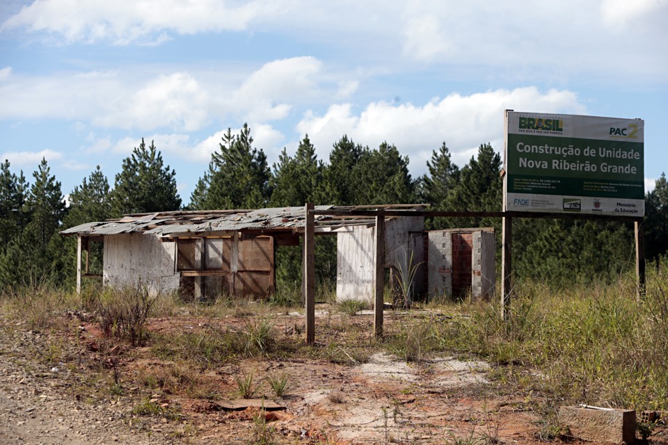 Obra parada de escola estadual do Paraná financiada parcialmente com verba federal: novas regras para acelerar investimentos | albari rosa/gazeta do povo