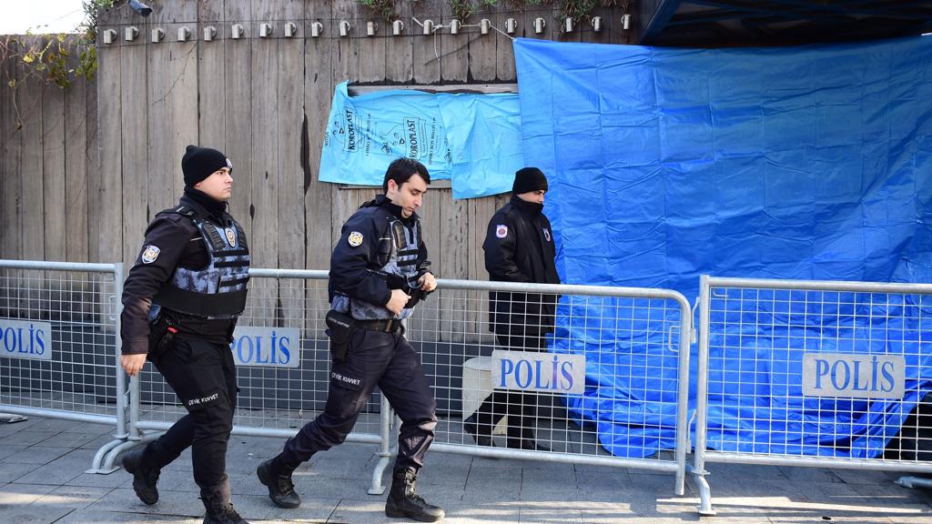 Polícia patrulha área do atentado | Yasin Akgul/AFP