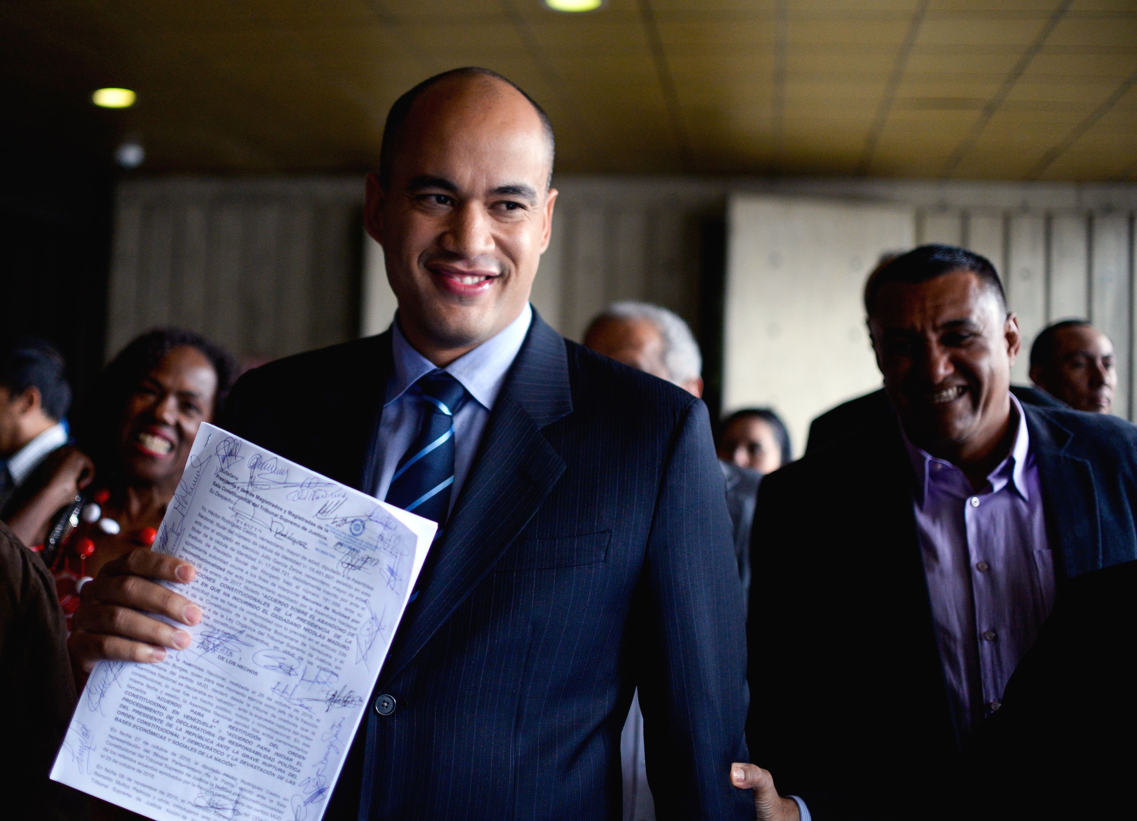 Héctor Rodríguez, chefe da bancada pró-governo. Nesta terça (10), aliados de Maduro decidiram recorrer da decisão da Assembleia Nacional | FEDERICO PARRA/AFP