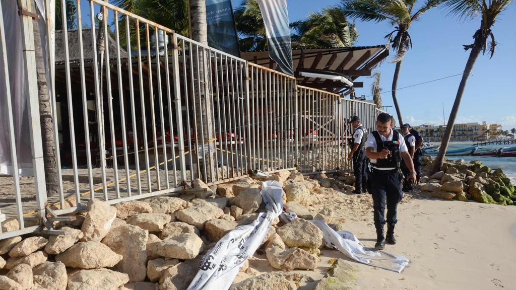 Polícia investiga local do crime | STR/AFP