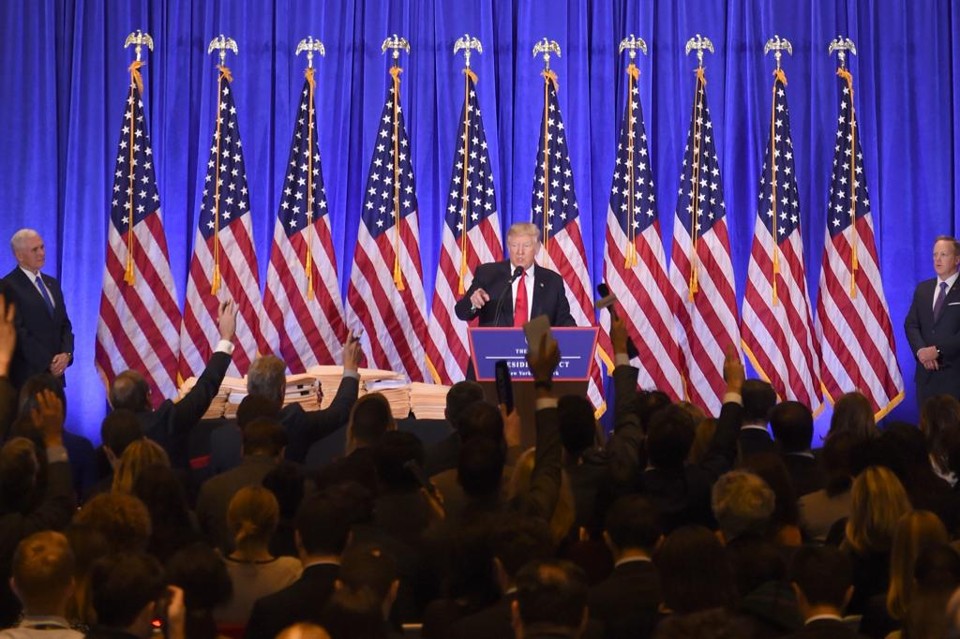 Trump mandou repórter da CNN ficar quieto durante a coletiva de imprensa. | DON EMMERT/AFP