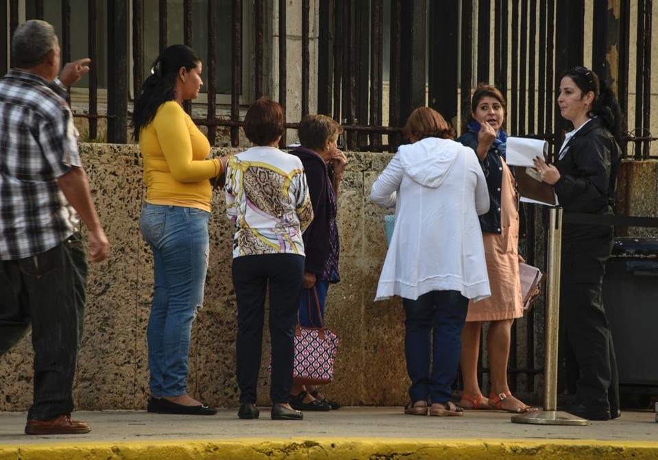 Cubanos na Cidade do Panamá não sabem qual será o seu futuro com a mudança na lei de imigração. | ADALBERTO ROQUE/AFP