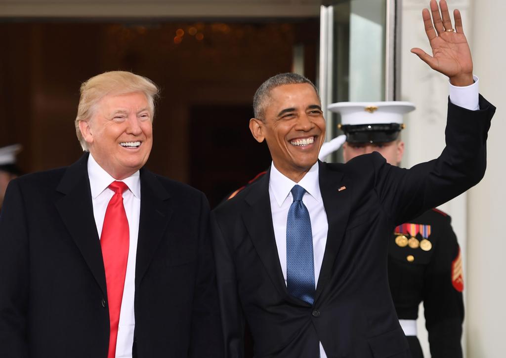 Donald Trump e Barack Obama na cerimônica de posse do 45º presidente dos EUA. | JIM WATSON/AFP