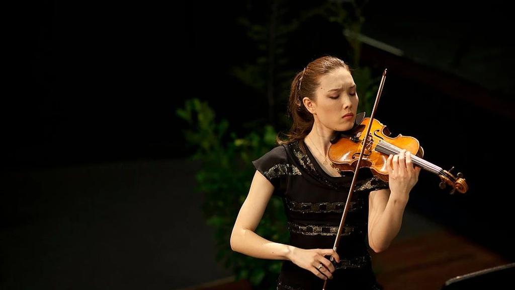 Arianna Warsaw-Fan durante apresentação | /Divulgação