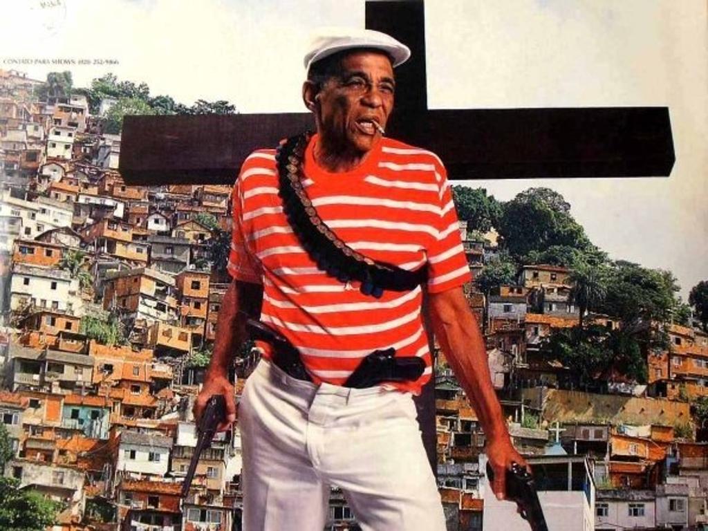 Porta voz da “malandragem ética”, Bezerra da Silva posa para capa de seu disco “Eu Não Sou Santo”. | Reprodução/