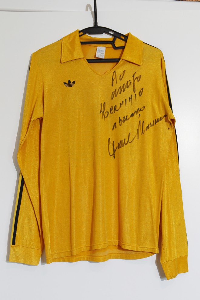 Camisa do Flamengo que o goleiro Raul Plassman vestiu na terceira partida decisiva da Libertadores de 1981 contra o Cabreloa, em Montevidéu. | Antônio More/Gazeta do Povo