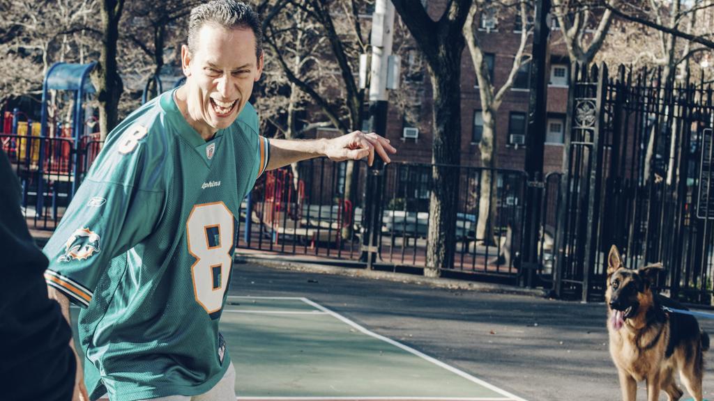 Ele parece triste? Al Villeta, que se aposentou aos 52 anos, disse que o dia em parou de trabalhar foi o mais feliz da vida dele. | Annie Tritt/NYT