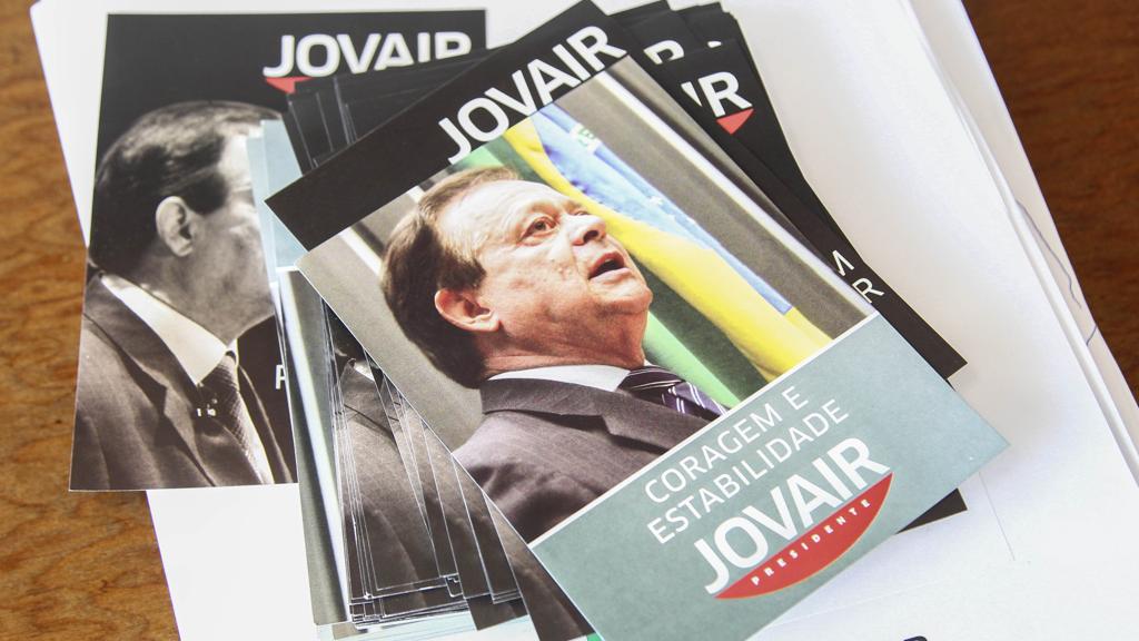 Jovair Arantes viaja a bordo de um jatinho para fazer campanha pelo Brasil. | Daniel Castellano/Gazeta do Povo