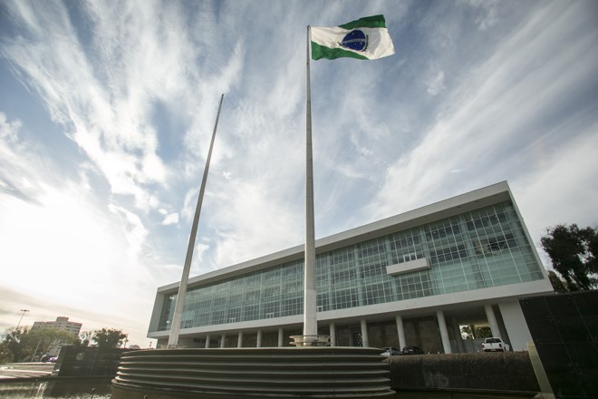 Até o final do ano, o governo do Paraná espera o aval definitivo da União a outras três operações de crédito – duas com o BID e uma com o Banco do Brasil. | Marcelo Andrade/Gazeta do Povo