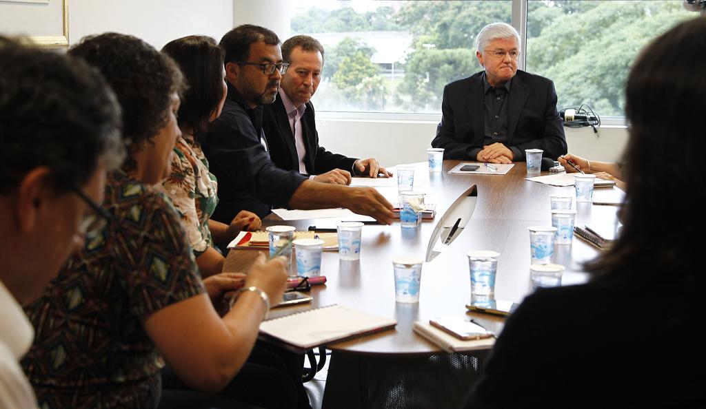 Representantes dos professores foram recebidos pelo secretário Valdir Rossoni no Palácio Iguaçu | Jonathan Campos/Gazeta do Povo