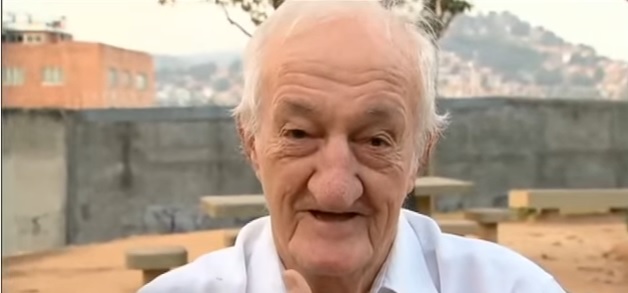 Russo foi animador de plateia no programa do Chacrinha em 1965 | /Reprodução