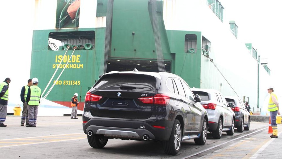 Carros da BMW feitos em Santa Catarina e exportados através do Porto de Paranaguá | Divulgação/Appa