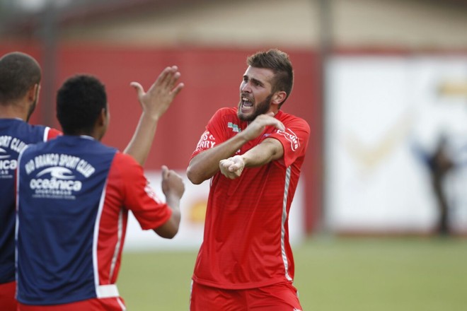 Darlan empatou a partida logo na volta do intervalo | Jonathan Campos Gazeta do Povo