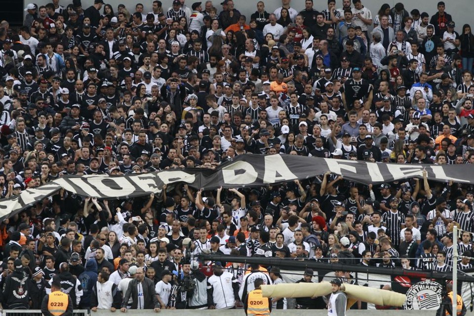 Dos torcedores de Atlético, Coritiba e Paraná que têm um segundo time, o Corinthians é a preferência maior. | Daniel Castellano/Gazeta do Povo
