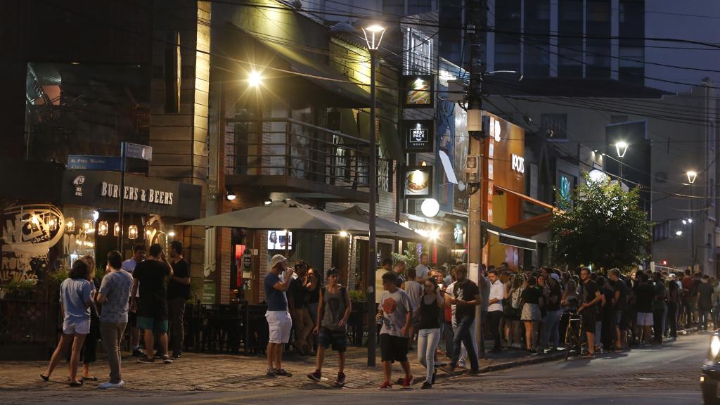 Proposta  de comerciantes deve começar na avenida Vicente Machado, mas  expansão para outras localidades está nos planos | Hugo Harada/Gazeta do Povo