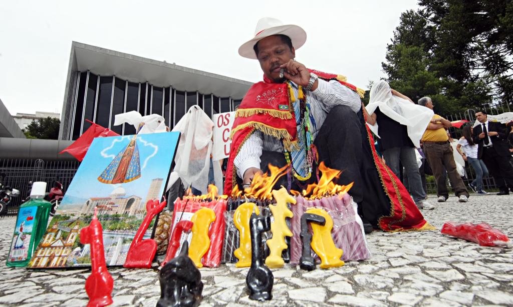 Chik Jeitoso é famoso em Curitiba por fazer previsões e “denunciar” a atuação de políticos e empresários | Albari Rosa/ Gazeta do Povo