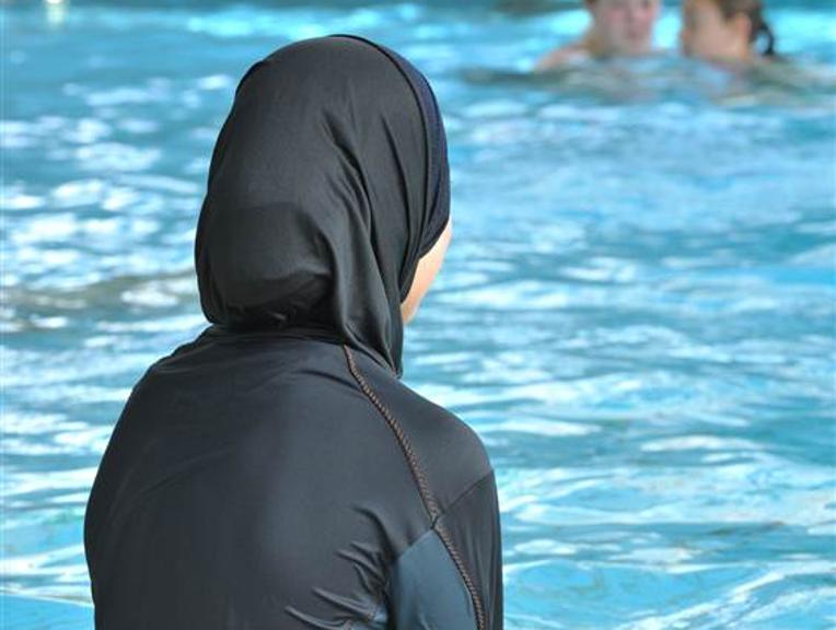 Pais de menina de origem turca foram multados na Suíça em quase €1.300 por “infração dos deveres parentais” em 2010. | /