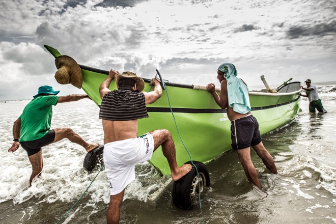 De acordo com decreto publicado no Diário Oficial (DOU) desta terça-feira (24) a concessão não será paga quando houver alternativas de pescas nos municípios alcançados pelos períodos de defeso. | BRUNNO COVELLO/Gazeta do Povo