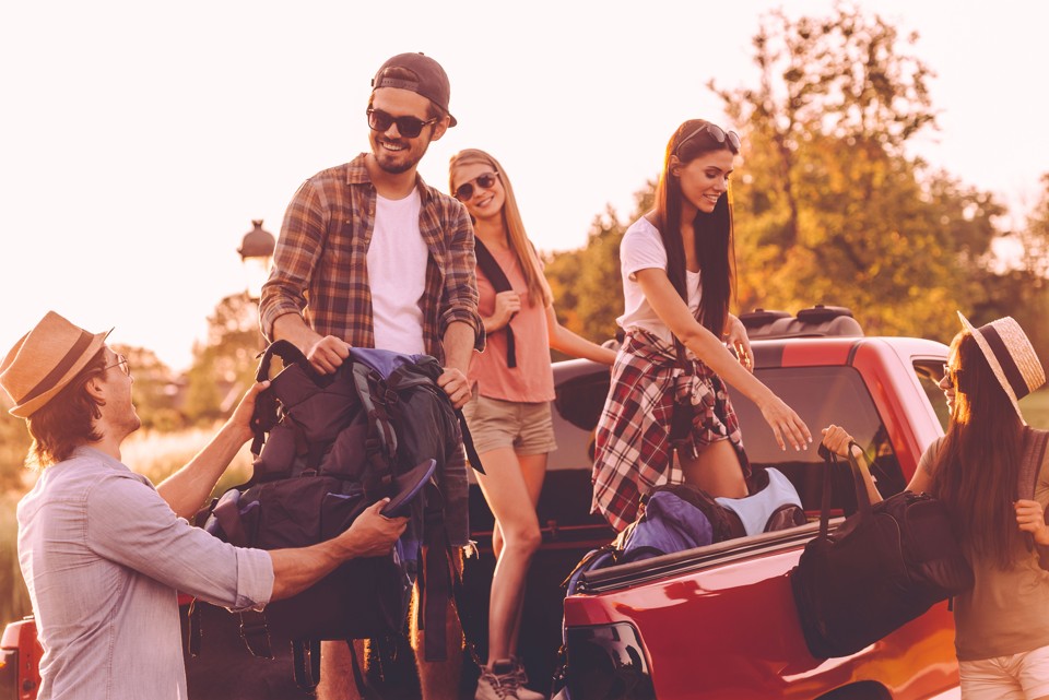 O peso combinado do motorista, dos passageiros e da carga nunca deve exceder a capacidade de carga útil da picape | Bigstock/