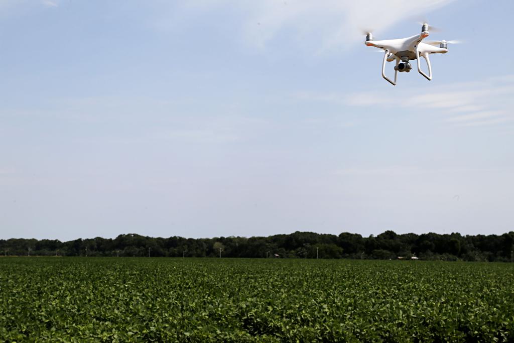 As companhias mostram como estão buscando inovações tecnológicas para facilitar a rotina de quem trabalha na agropecuária. | Felipe Rosa/TRIBUNA DO PARANA