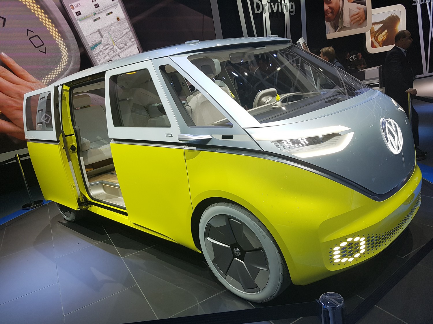 A van elétrica autônoma ID Buzz chega ao mercado só em 2025, mas o modelo já atrai olhares e arranca suspiros dos mais saudosistas | Renyere Trovão/Gazeta do Povo