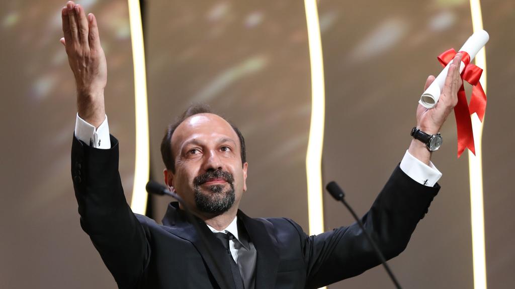 Asghar Farhadi recebe o prêmio de melhor roteiro em Cannes pelo filme “O Apartamento” | Valery Hache/AFP