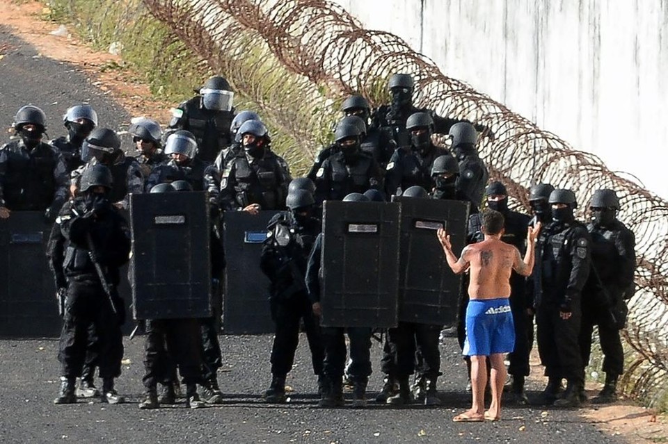 Polícia de choque dentro da Penitenciária Central de Alcaçuz, no Rio Grande do Norte | Andressa Anholete/AFP