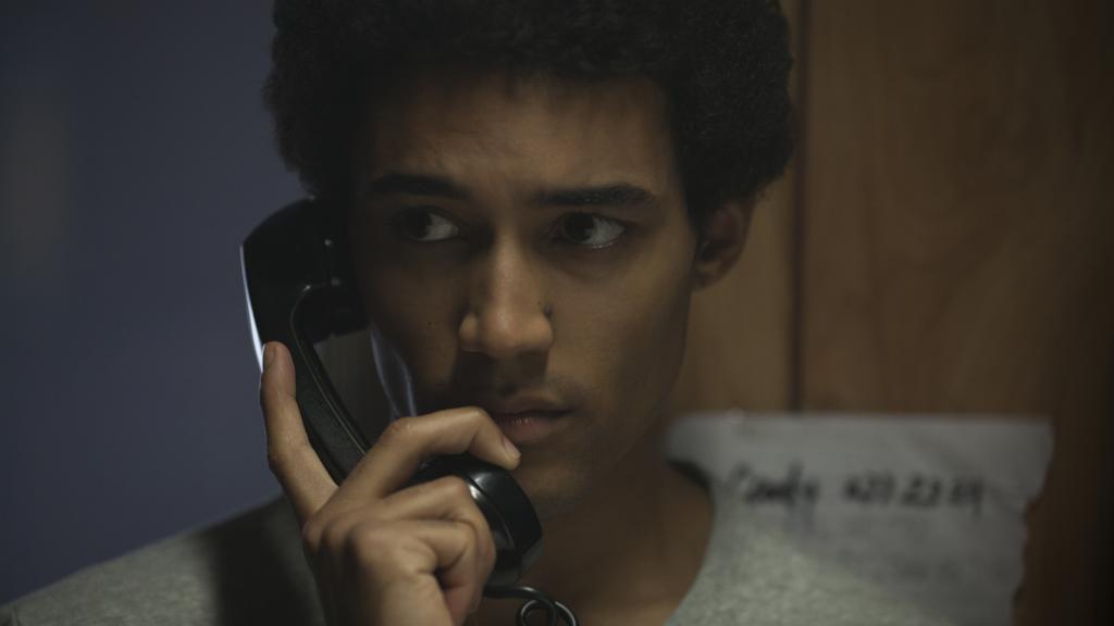 O jovem Obama: deslocado da sociedade | Linda Kallerus/Netflix /Divulgação