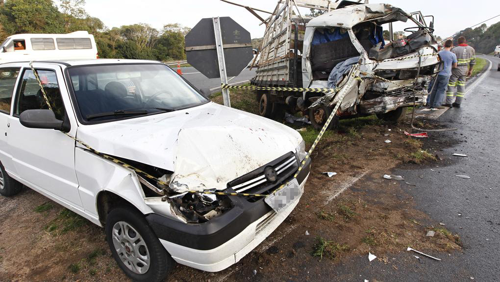 Das 174 mortes da BR-277 em 2016 , duas ocorreram em um acidente entre um Fiat Uno e um caminhão registrado em julho | Antônio More/Gazeta do Povo